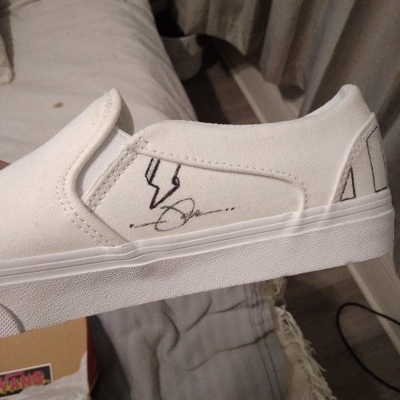 Custom vans hand drawn and painted - Picture 4 of 7